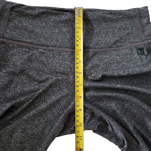MEC Lotus Capris Activewear Running Yoga Climbing Gray – size M - Picture 9 of 10